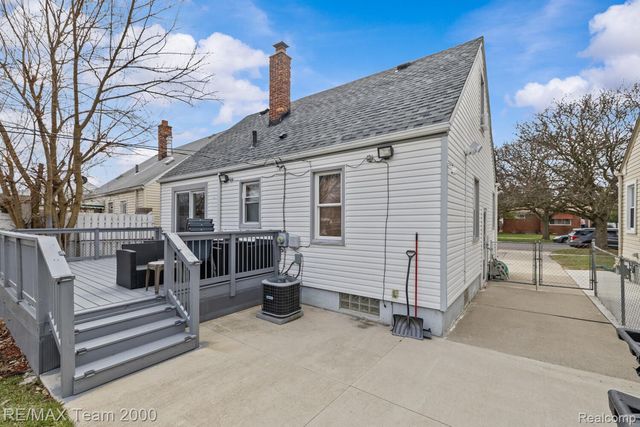 6872 Artesian Street, Detroit, MI 48228