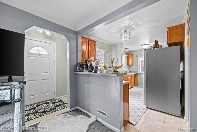 6872 Artesian Street, Detroit, MI 48228