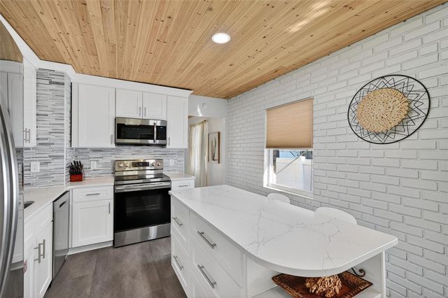 2444 34TH AVENUE N, St Petersburg, FL 33713