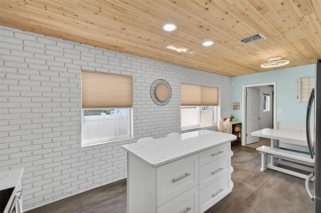 2444 34TH AVENUE N, St Petersburg, FL 33713