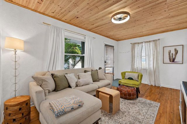 2444 34TH AVENUE N, St Petersburg, FL 33713