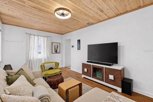 2444 34TH AVENUE N, St Petersburg, FL 33713