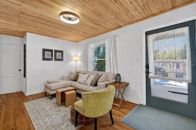 2444 34TH AVENUE N, St Petersburg, FL 33713
