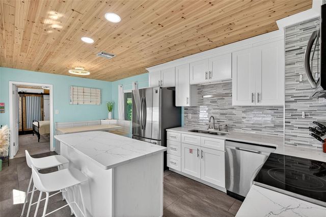 2444 34TH AVENUE N, St Petersburg, FL 33713