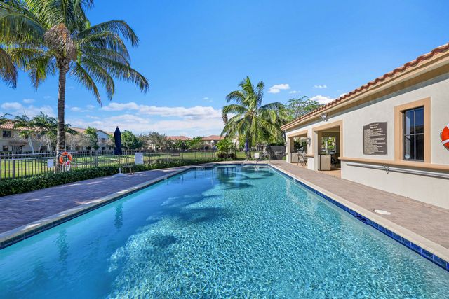 6977 Broadland Way, Coconut Creek, FL 33073