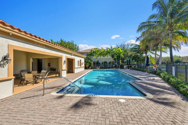 6977 Broadland Way, Coconut Creek, FL 33073