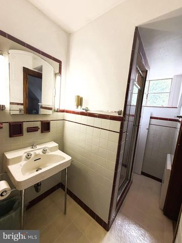 526 SENECA ST, Bethlehem, PA 18015