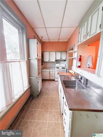 526 SENECA ST, Bethlehem, PA 18015