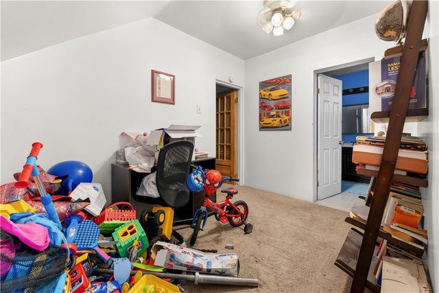 825 North Ave, Braddock Hills, PA 15104