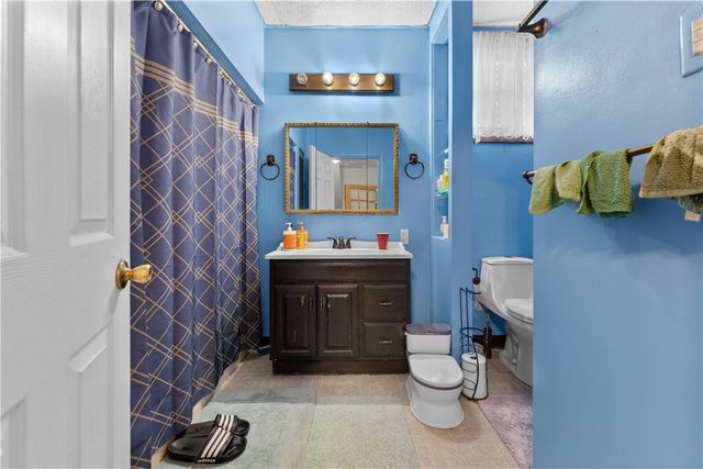 825 North Ave, Braddock Hills, PA 15104