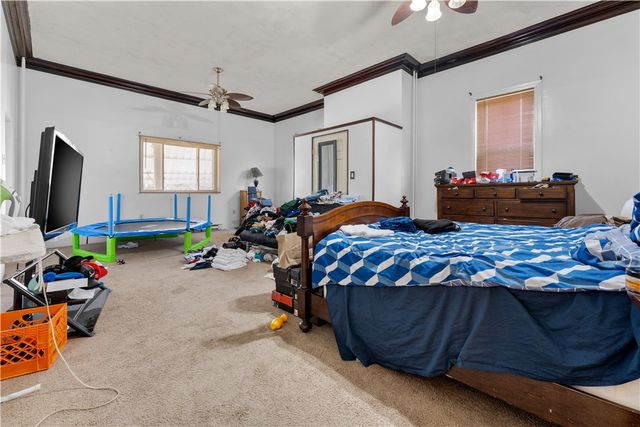 825 North Ave, Braddock Hills, PA 15104