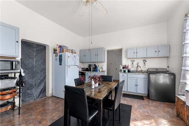 825 North Ave, Braddock Hills, PA 15104