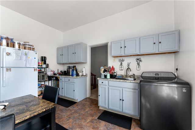 825 North Ave, Braddock Hills, PA 15104