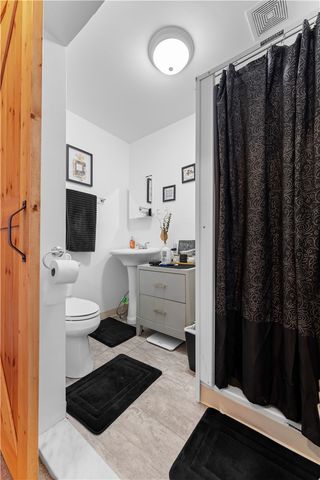 825 North Ave, Braddock Hills, PA 15104