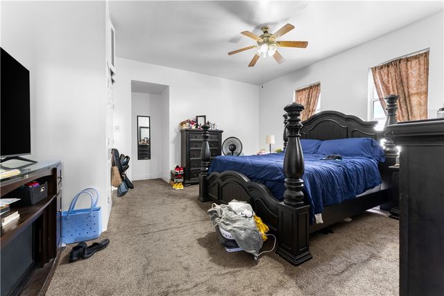 825 North Ave, Braddock Hills, PA 15104