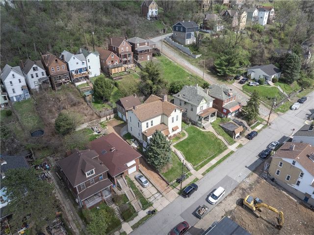 825 North Ave, Braddock Hills, PA 15104