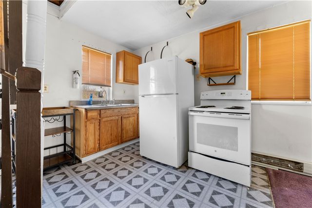 825 North Ave, Braddock Hills, PA 15104