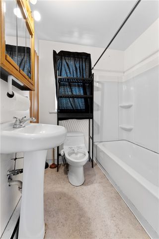825 North Ave, Braddock Hills, PA 15104