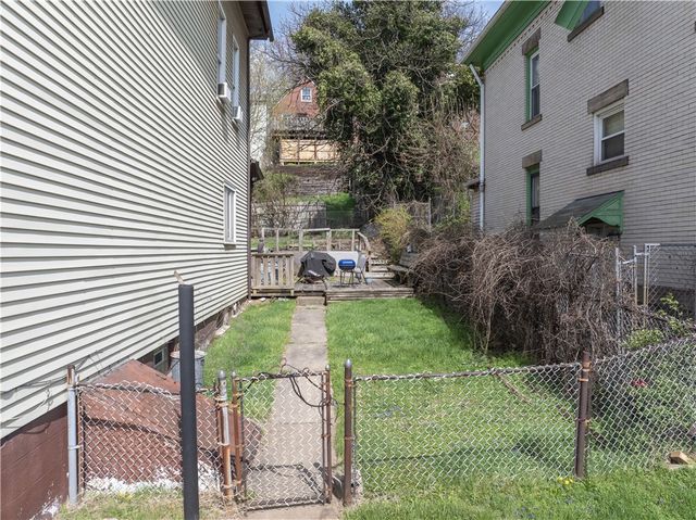 825 North Ave, Braddock Hills, PA 15104