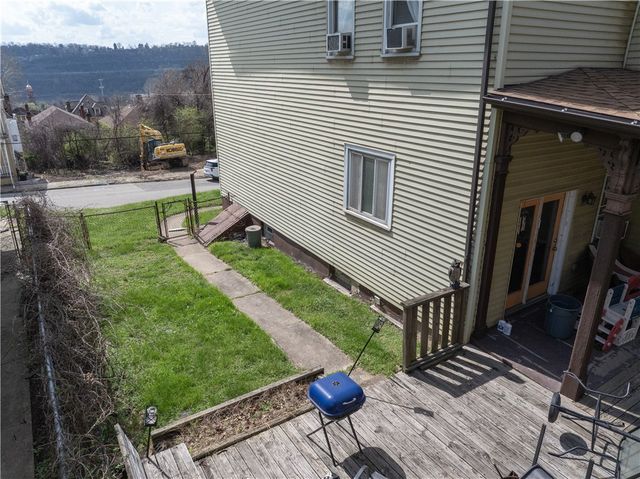 825 North Ave, Braddock Hills, PA 15104