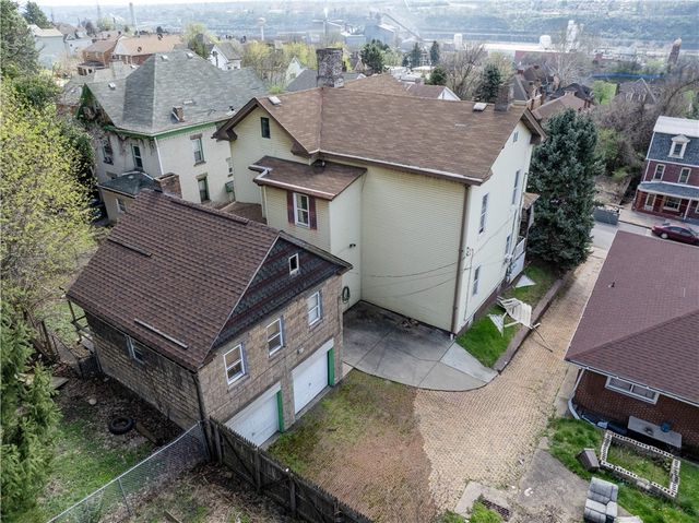 825 North Ave, Braddock Hills, PA 15104