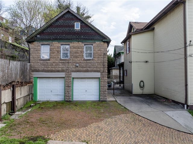 825 North Ave, Braddock Hills, PA 15104