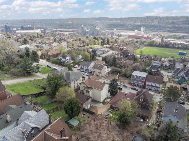 825 North Ave, Braddock Hills, PA 15104