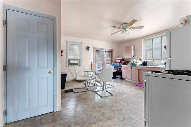 825 North Ave, Braddock Hills, PA 15104