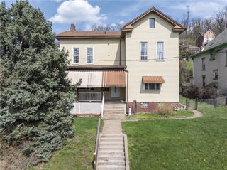 825 North Ave, Braddock Hills, PA 15104