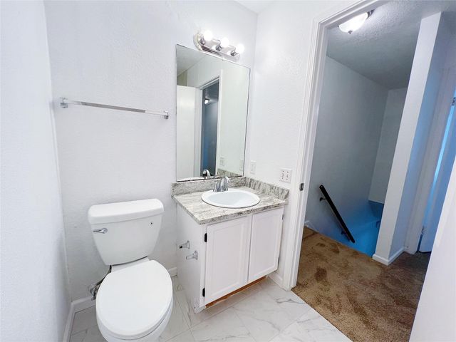 616 Valley Spring Drive, Arlington, TX 76018