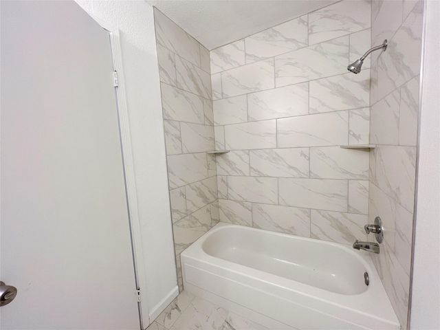 616 Valley Spring Drive, Arlington, TX 76018