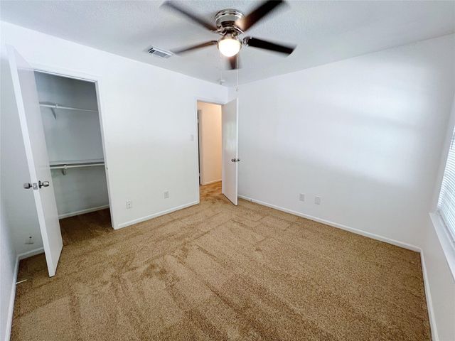 616 Valley Spring Drive, Arlington, TX 76018