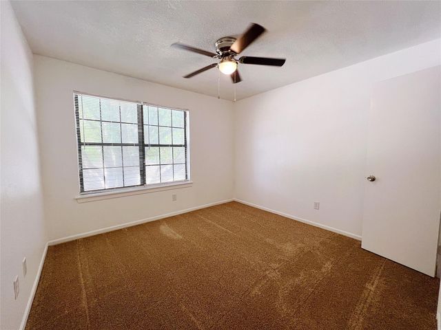 616 Valley Spring Drive, Arlington, TX 76018