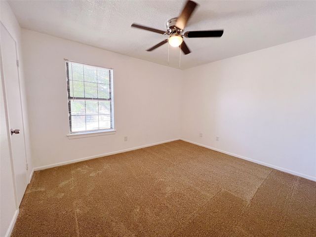 616 Valley Spring Drive, Arlington, TX 76018