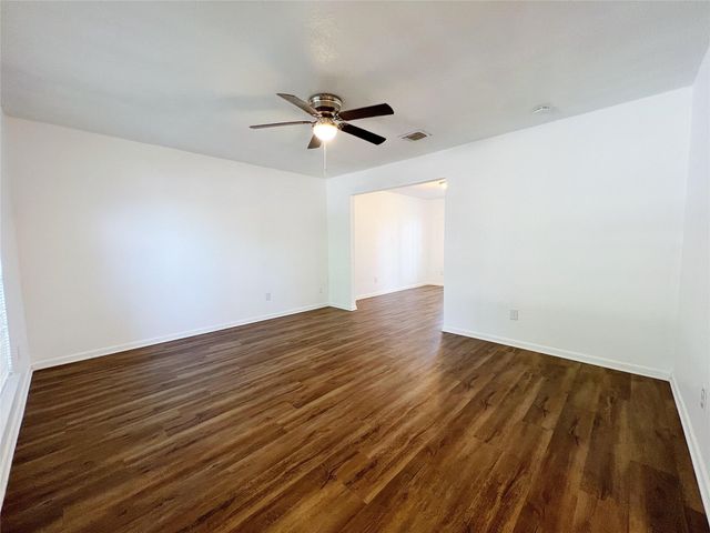 616 Valley Spring Drive, Arlington, TX 76018