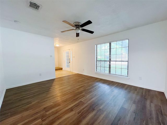 616 Valley Spring Drive, Arlington, TX 76018