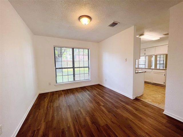 616 Valley Spring Drive, Arlington, TX 76018