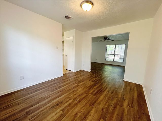 616 Valley Spring Drive, Arlington, TX 76018