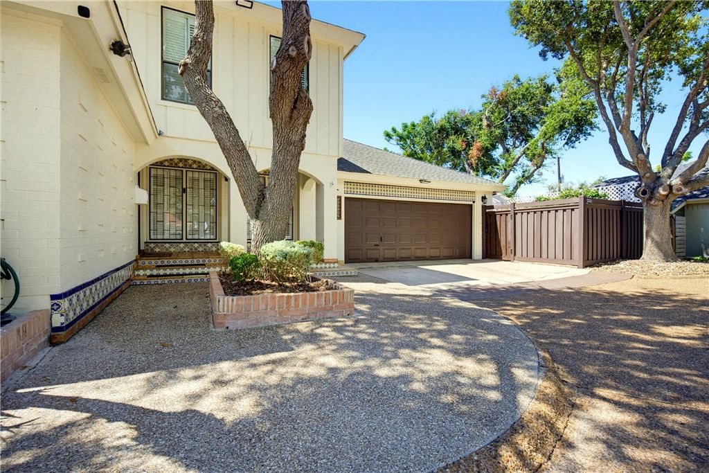 5825 Ocean Dr, Corpus Christi, TX 78412 — photo 2