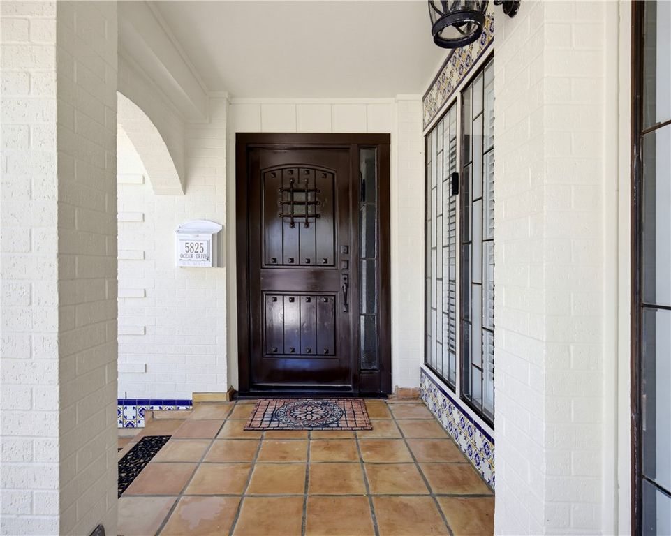 5825 Ocean Dr, Corpus Christi, TX 78412 — photo 3