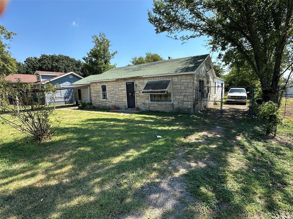 1121 Griggs Avenue, Fort Worth, TX 76105 — exterior