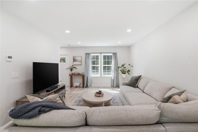 72 Wilbur Road, Lincoln, RI 02865