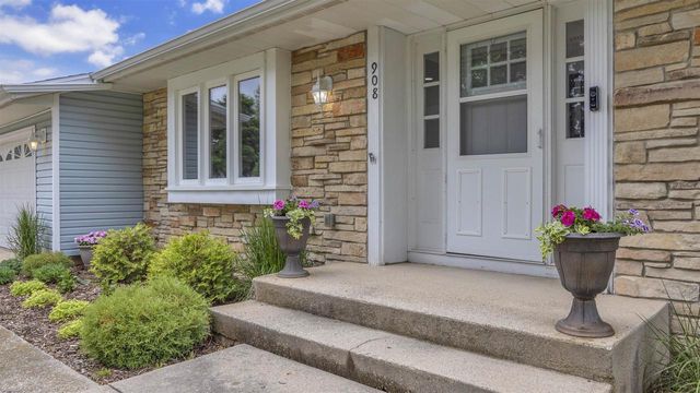 908 MEADOW LANE, Fond Du Lac, WI 54935