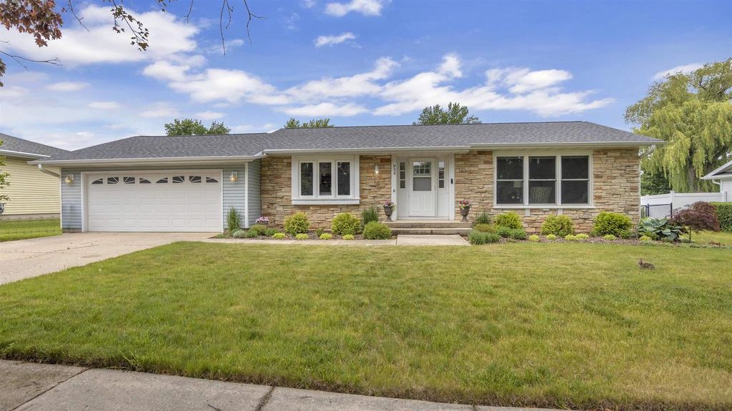 908 MEADOW LANE, Fond Du Lac, WI 54935