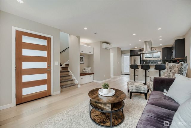 12534 C 5th Avenue NE, Seattle, WA 98125