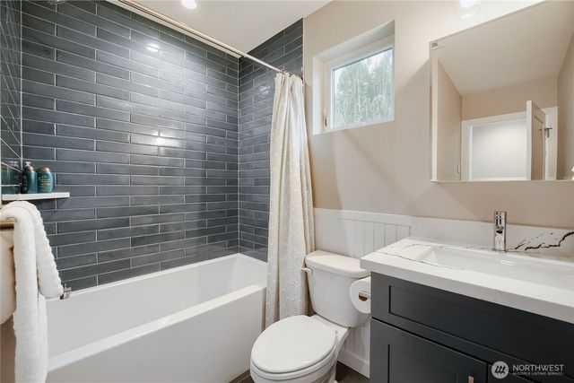 12534 C 5th Avenue NE, Seattle, WA 98125