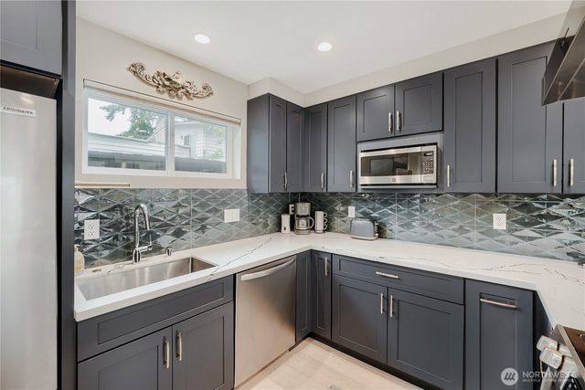 12534 C 5th Avenue NE, Seattle, WA 98125