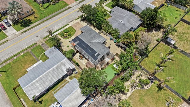 1055 S Brevard Avenue, Cocoa Beach, FL 32931