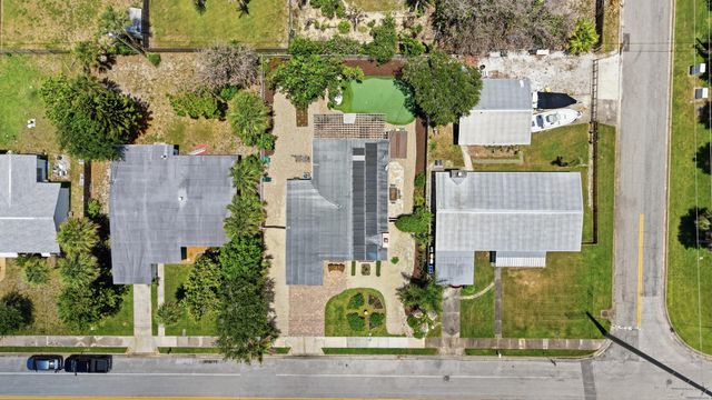 1055 S Brevard Avenue, Cocoa Beach, FL 32931