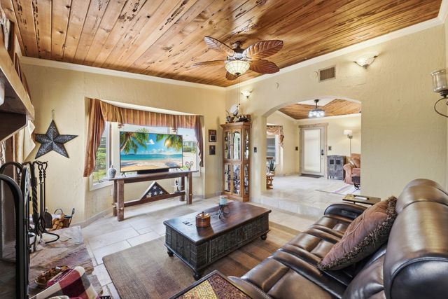 1055 S Brevard Avenue, Cocoa Beach, FL 32931